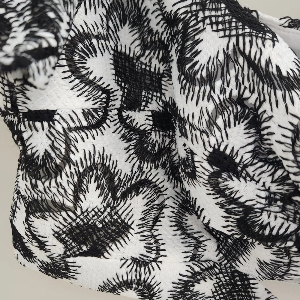 NWOT BCBGMaxAzria | Floral Embroidered Crop Top - Size L - Picture 6 of 11